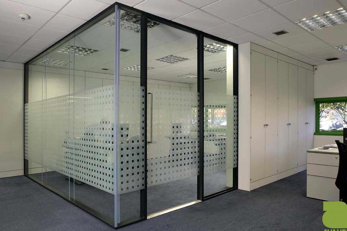 Modular system that incorporates a floor-to-ceiling glass door allows flexibility