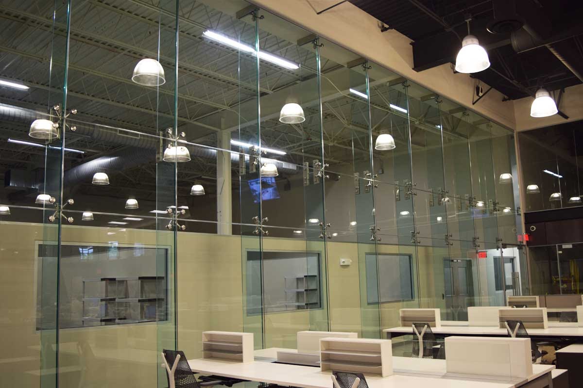 Accommodate a Large Space With Glass Curtain Wall