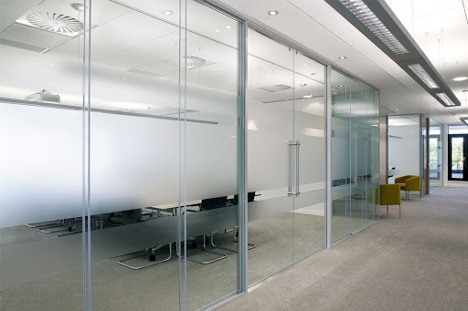 7 Stunning Aluminum Frame Glass Wall Design Ideas